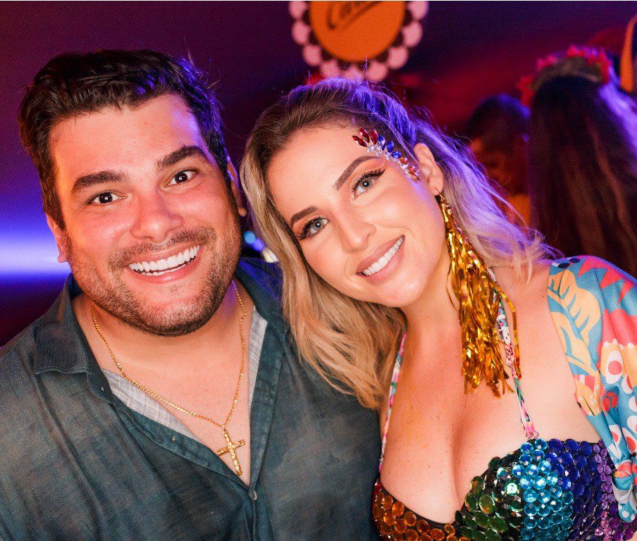 Rafael Cunha doa caminhão com cestas básicas e cobertores para vítimas de enchentes; veja como ajudar também Rafael Cunha, Débora Cunha