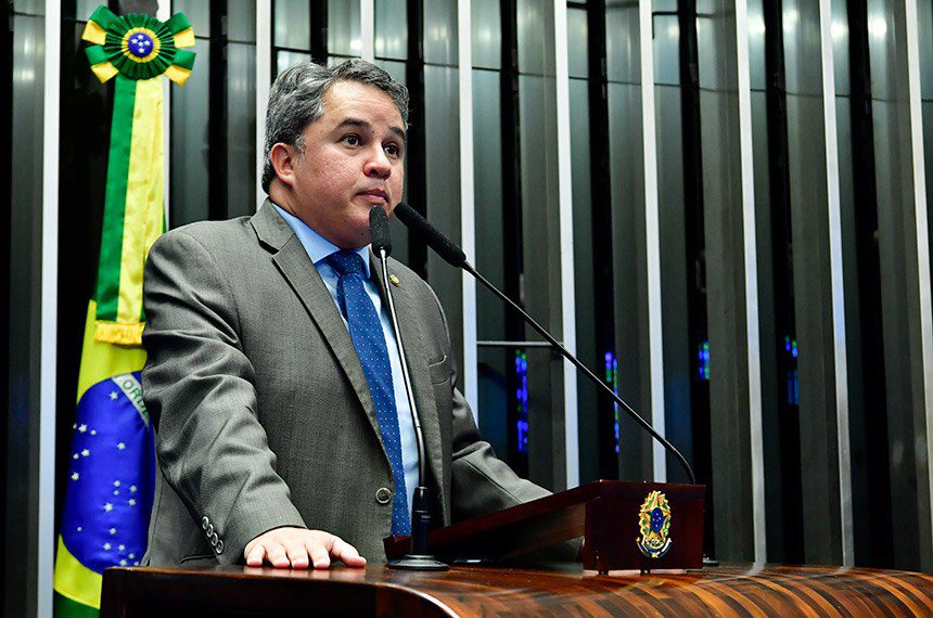 Efraim Filho comemora desoneração da folha de pagamento: "menos impostos para quem mais emprega" efraim filho, senador