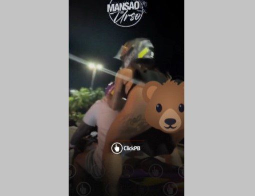 VÍDEO: ‘Arthur, o Urso’ volta a atacar e desfila em moto com mulher sem calcinha na Orla de João Pessoa; assista Arthur, Imagem, Orla