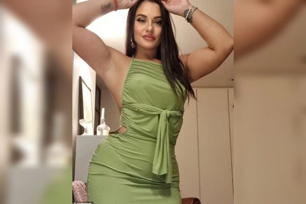 Brasileira é presa por fazer sexo com detentos em presídio de Londres Brasileira, Detentos, Londres