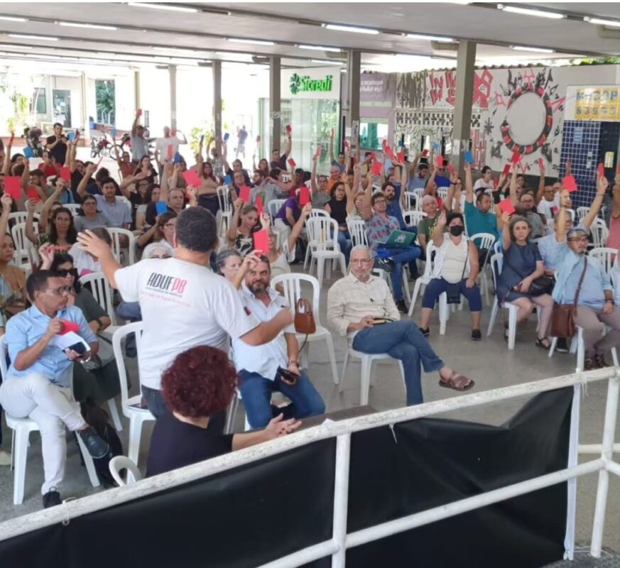 Professores da UFPB encerram greve e marcam data para retomar aulas; veja quando será ADUFPB, UFPB, Professores