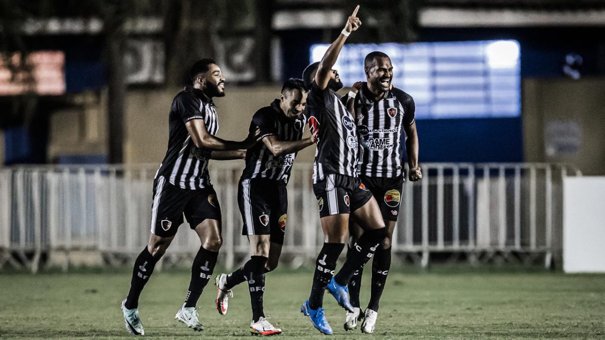 Botafogo-PB sofre gol no fim, e fica no empate contra o Londrina pela Série C Botafogo-PB x Londrina - Foto: Reginaldo Júnior / Londrina Esporte Clube
