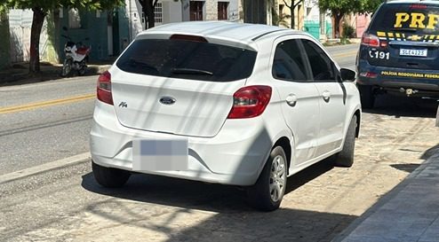 Um dos veículos recuperados foi um Ford Ka