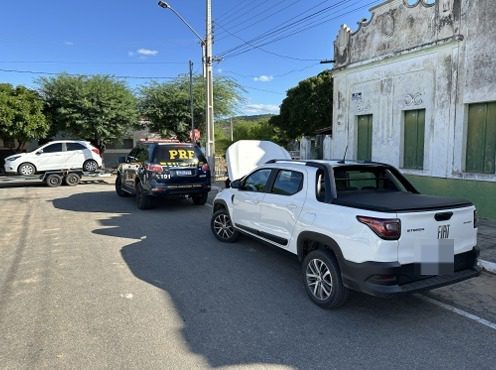 Polícia recupera 3 veículos roubados em menos de seis horas Um dos veículos recuperados foi uma Fiat Strada