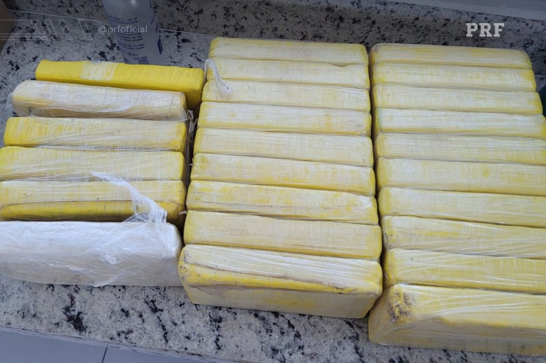 Polícia apreende mais de 26 kg de cocaína em Campina Grande; droga tinha João Pessoa como destino Polícia, apreende, cocaína, Campina Grande, João Pessoa