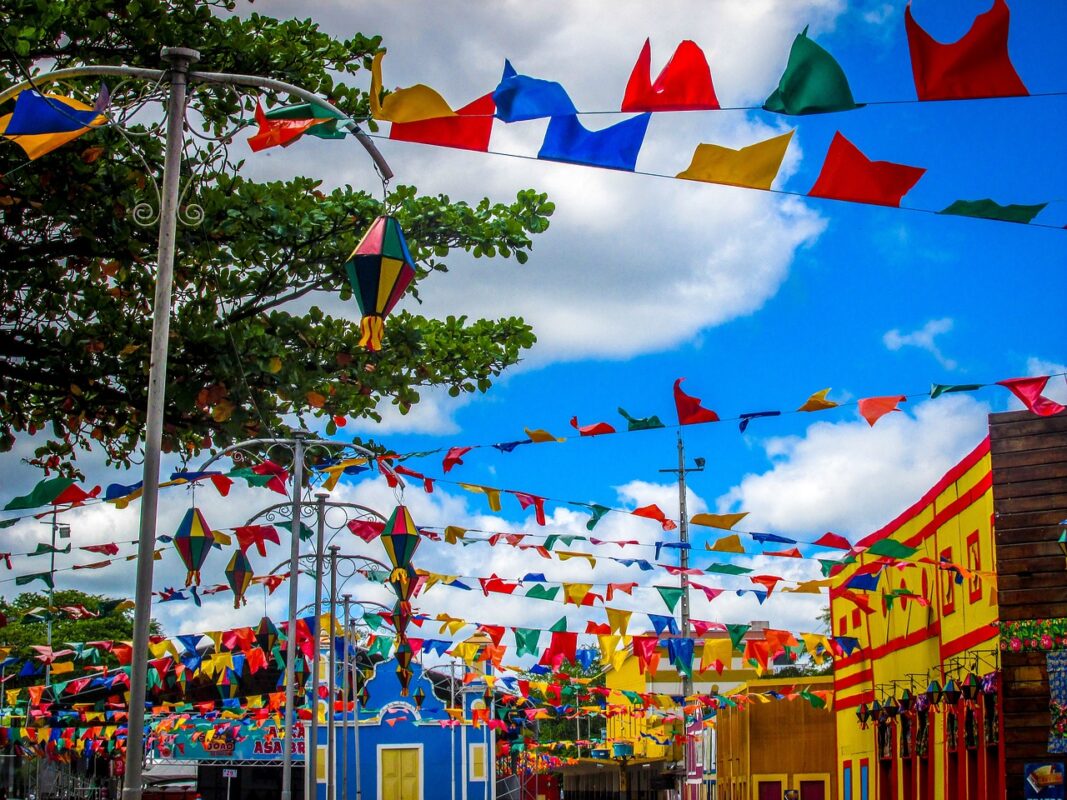 Festas juninas: dicas para o dono de pequeno negócio impulsionar vendas durante o período O período das festas juninas é uma oportunidade estratégica para quem é dono de pequeno negócio