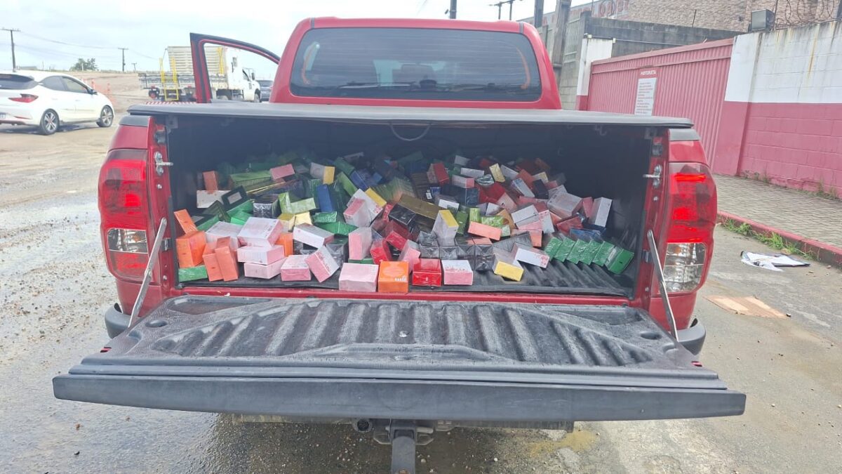 Mais de 500 perfumes falsificados são apreendidos com motorista que fez ultrapassagem proibida na BR-230, na Paraíba PRF, apreensão, perfumes, falsificados, Campina Grande, computadores