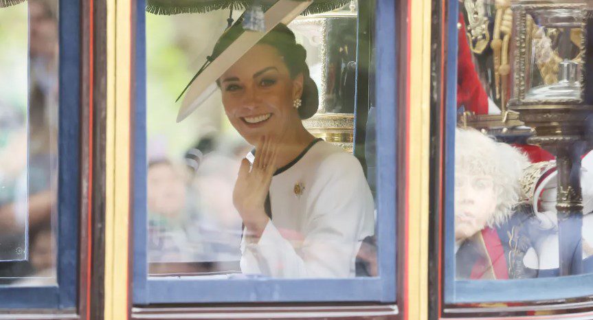 Kate Middleton faz 1ª aparição pública após anunciar câncer Kate Middleton, a princesa de Gales, compareceu ao evento três meses após anunciar câncer — Foto: REUTERS/Hollie Adams