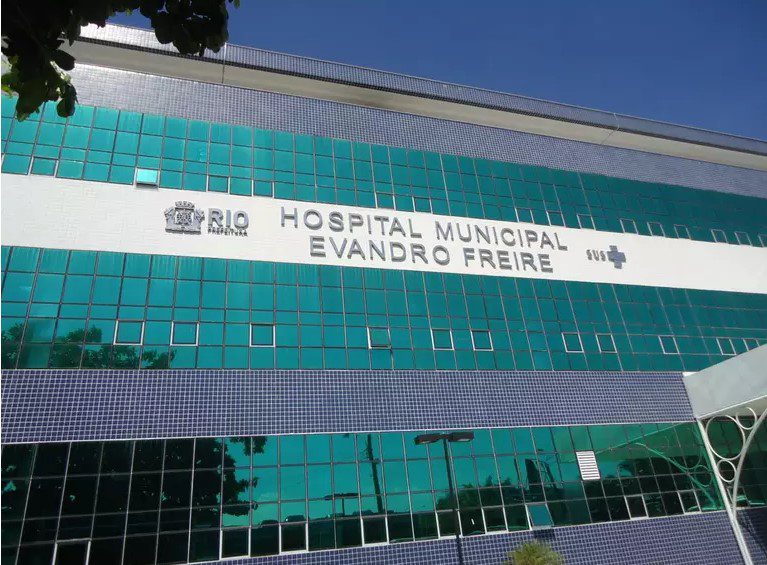 Adolescente de 13 anos é baleada enquanto voltava de aula de balé no RJ Adolescente foi levada ao Hospital Municipal Evandro Freire