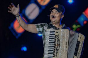 Festas na Paraíba têm shows de Tarcísio do Acordeon, Seu Desejo e Japãozin neste sábado Tarcísio do Acordeon Amparo