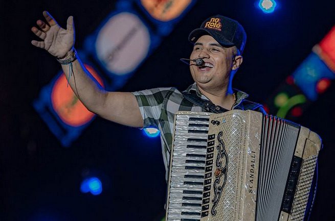 Santa Rita desembolsa R$ 450 mil com show de Tarcísio do Acordeon; gastos com cachês no São João chegam a 5,5 milhões Tarcísio do Acordeon Amparo