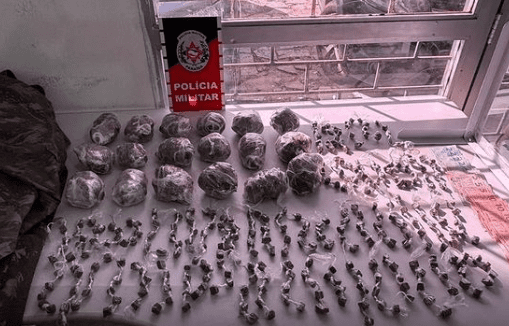 Polícia desmonta “boca de fumo” e prende suspeito com drogas em Bayeux Polícia desmonta “boca de fumo” e prende suspeito com drogas em Bayeux