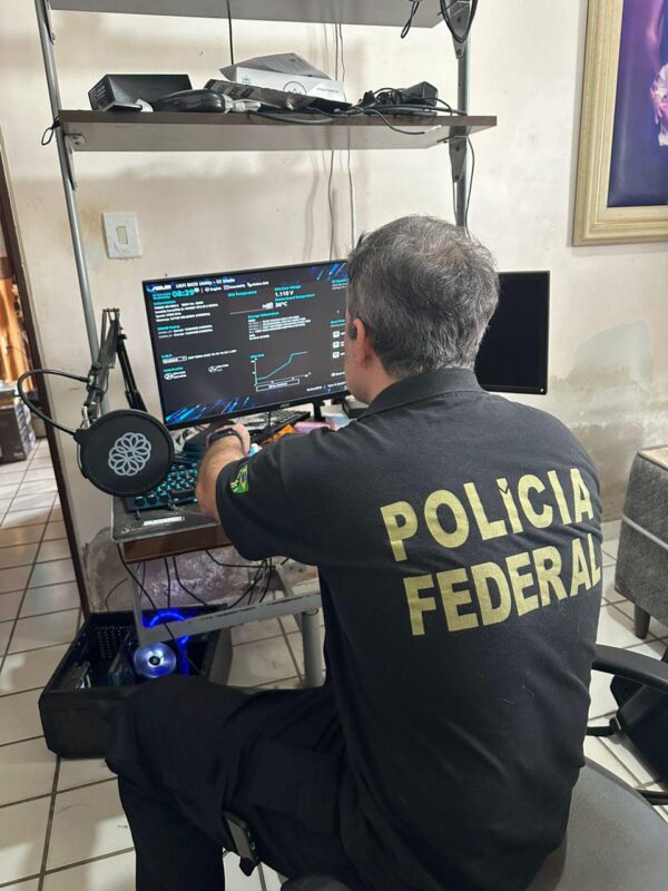 FOTOS: Polícia Federal deflagra operações e cumpre mandados em João Pessoa e São João do Rio do Peixe FOTOS: Polícia Federal deflagra operações e cumpre mandados em João Pessoa e São João do Rio do Peixe