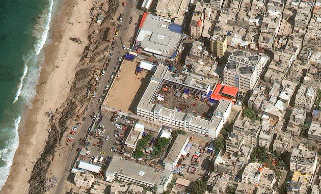 Militares israelenses atacam escola no centro de Gaza; 30 palestinos morreram Militares israelenses atacam escola no centro de Gaza