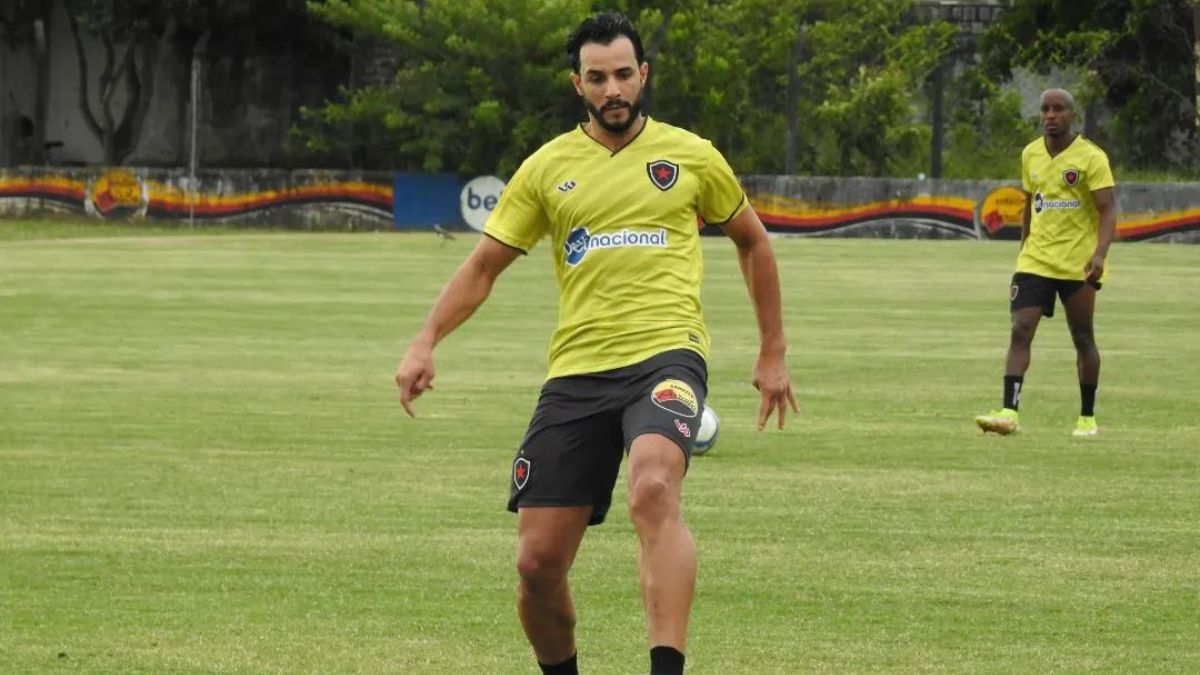 Henrique Dourado, Iranílson e Lídio são regularizados e podem estrear pelo Botafogo-PB Botafogo-PB: Henrique Dourado é regularizado no BID