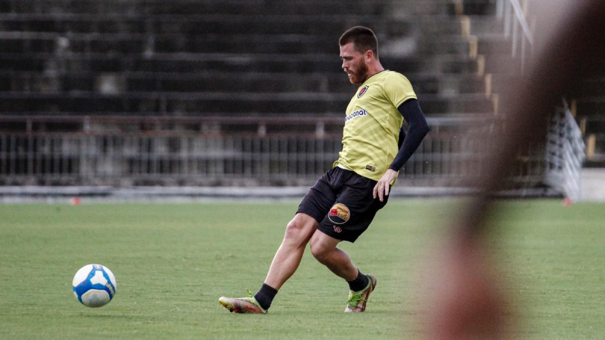 Lucas Balardin sofre lesão no ligamento do joelho e desfalca o Botafogo-PB no restante da temporada Lucas Balardin - Foto: Cristiano Santos/Botafogo-PB