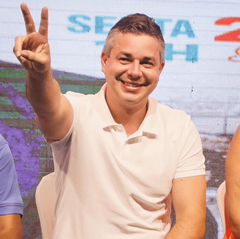 "Muita alegria com o apoio do governador", diz pré-candidato André Coutinho em Cabedelo "Muita alegria com o apoio do governador", diz pré-candidato André Coutinho em Cabedelo