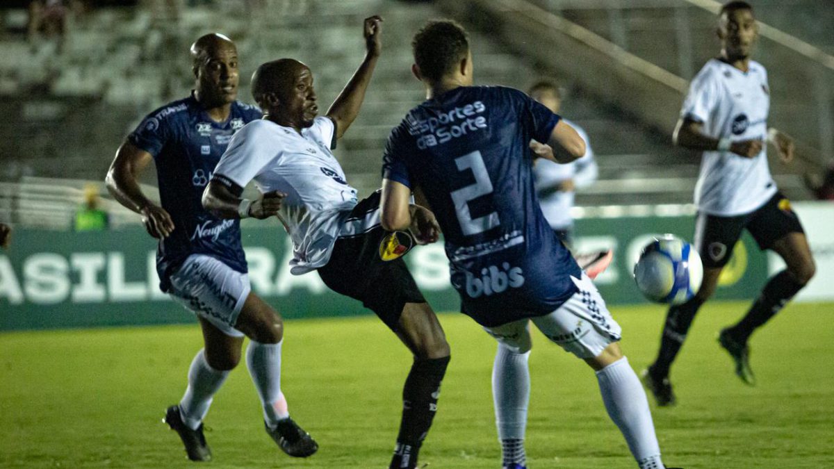 Botafogo-PB vence o São José com gol milagroso nos acréscimos e encosta no líder da Série C Botafogo-PB x São José, Série C - Foto: João Neto