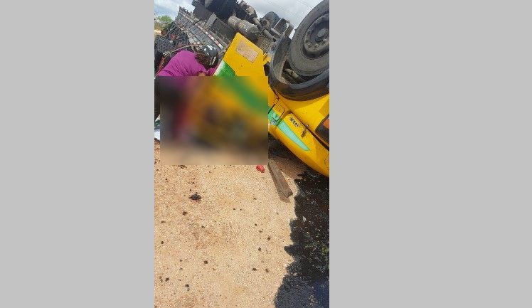 Caminhão tomba na BR-230 e deixa vítima com fratura exposta; veja onde foi Caminhão, Tomba, BR-230