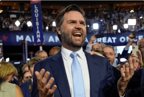 Além de vice, Trump vê em J.D. Vance, de 39 anos, seu herdeiro político Senador americano J.D. Vance, escolhido por Trump como seu vice, chega à Convenção Nacional Republicana em 15 de julho de 2024. — Foto: AP Photo/Carolyn Kaster