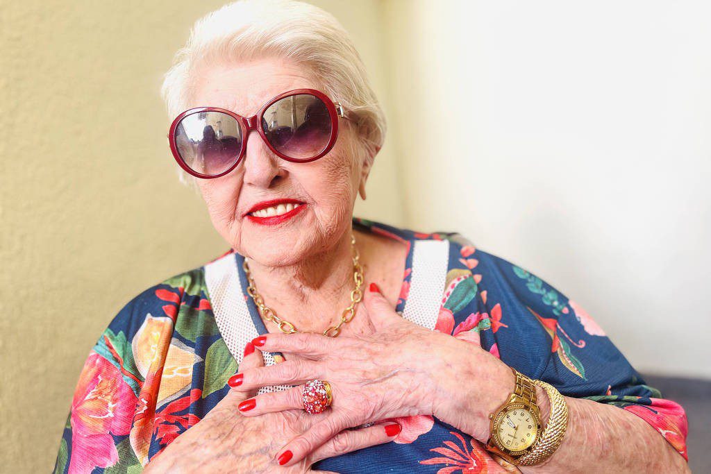VÍDEO: aos 94 anos, influencer quer ir para Tambaba e crava: "entrei na modernidade, sou uma mulher diferente" Influencer, Estelinha Bezerra