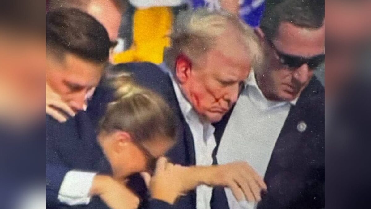 Com sangue no rosto, Trump é retirado às pressas do palco durante comício na Pensilvânia após disparos serem ouvidos Trump