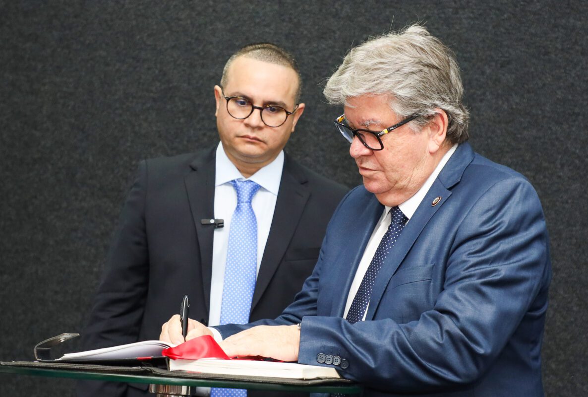João Azevêdo empossa Fábio Brito como Procurador-Geral do Estado João Azvêdo empossa Fábio Brito como PGE. (foto: divulgação/Governo do Estado)