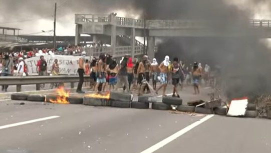 Protesto nas BRs 101 e 230, próximo a passarela do bairro Jardim Veneza.