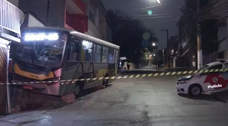Motorista de ônibus é morto com tiro na cabeça após discussão com passageiro em São Paulo motorista, ônibus, morto, sp