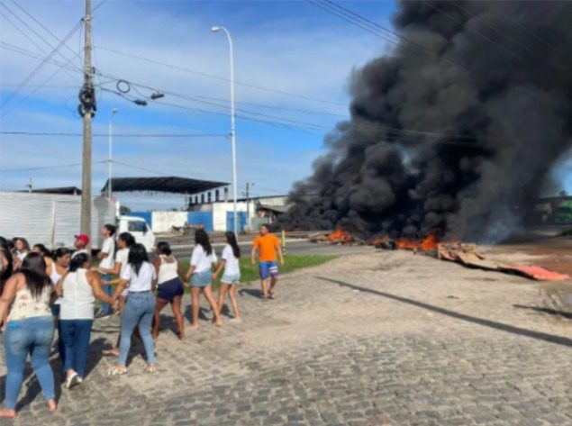 "A gente vai lutar, porque são dois inocentes" diz familiar de jovens desaparecidos em João Pessoa; moradores fazem protesto "A gente vai lutar, porque são dois inocentes" diz familiar de jovens desaparecidos em João Pessoa; moradores fazem protesto