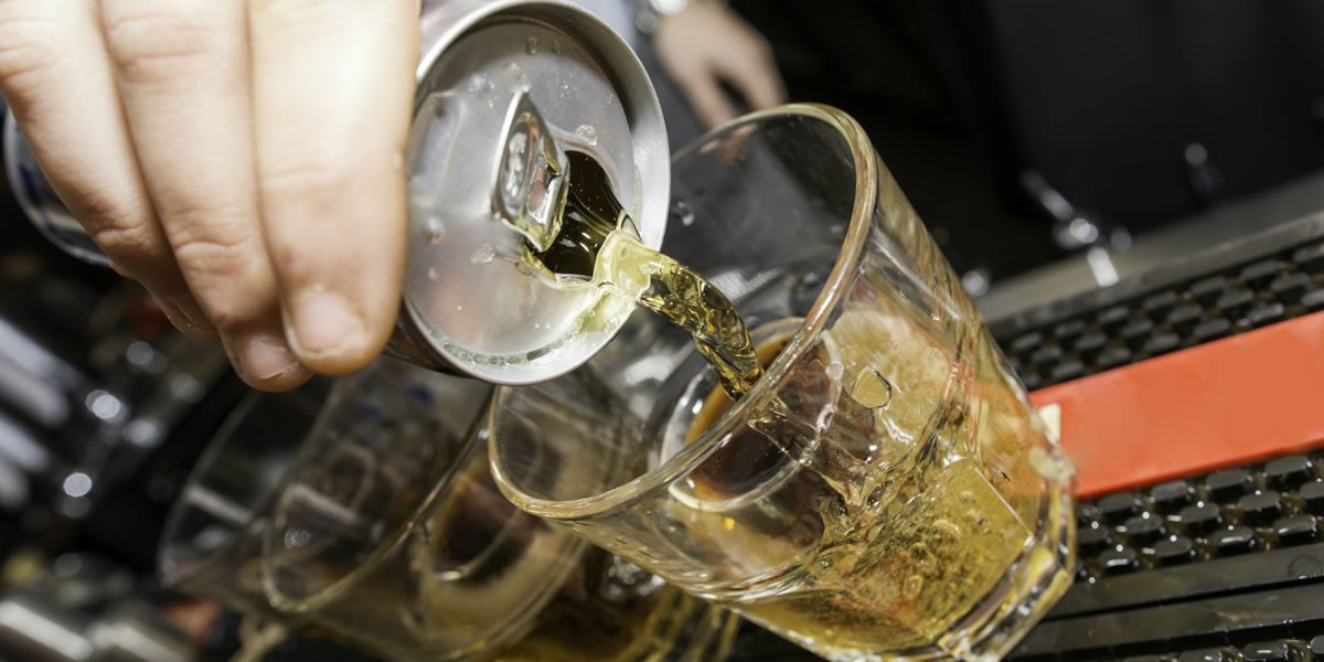 Energético com álcool prejudica o cérebro a longo prazo, aponta estudo Energético com álcool prejudica o cérebro a longo prazo, aponta estudo