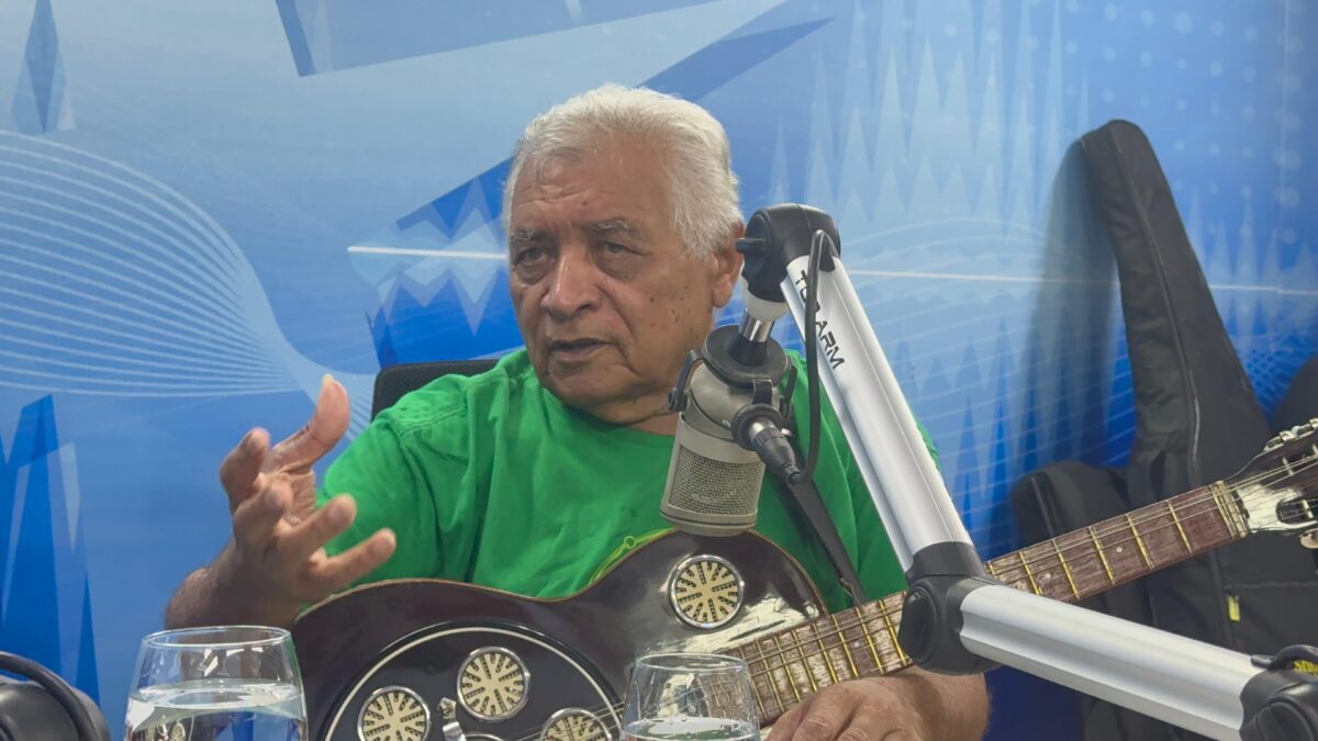 Oliveira de Panelas lembra do pai "vai ser o cantador que eu não consegui ser", ao comemorar mais de 50 anos de carreira como repentista Oliveira de Panelas lembra do pai "vai ser o cantador que eu não consegui ser", ao comemorar mais de 50 anos de carreira como repentista