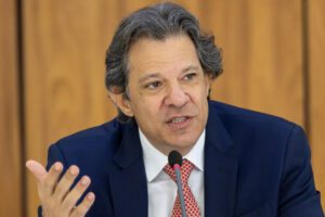 Haddad defende alta do IOF e cobra corte de gastos dos três poderes para cumprir meta fiscal Haddad corte