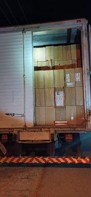 condutores de caminhões são presos por transportarem cigarros contrabandeados