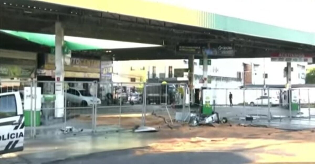 VÍDEOS: bandidos tocam o terror e explodem cofre em posto de combustíveis nos Bancários, em João Pessoa posto cofre bancários