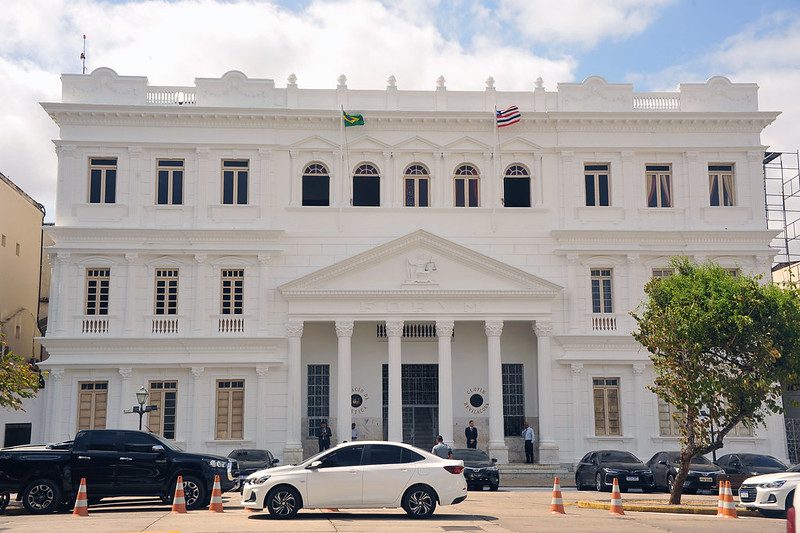 PF investiga desembargadores e juízes por participação em suposto esquema de desvios de recursos de intuições e Banco do Nordeste PF investiga desembargadores e juízes por participação em suposto esquema de desvios de recursos de intuições e Banco do Nordeste