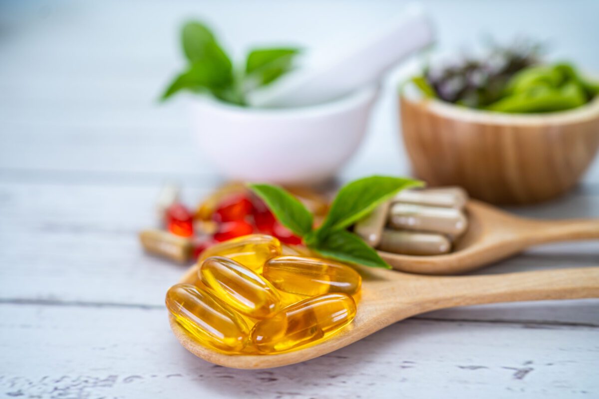 5 coisas que não te contaram sobre suplementos de vitaminas; veja cuidados Até 60% da população apresenta níveis abaixo do ideal de vitamina D