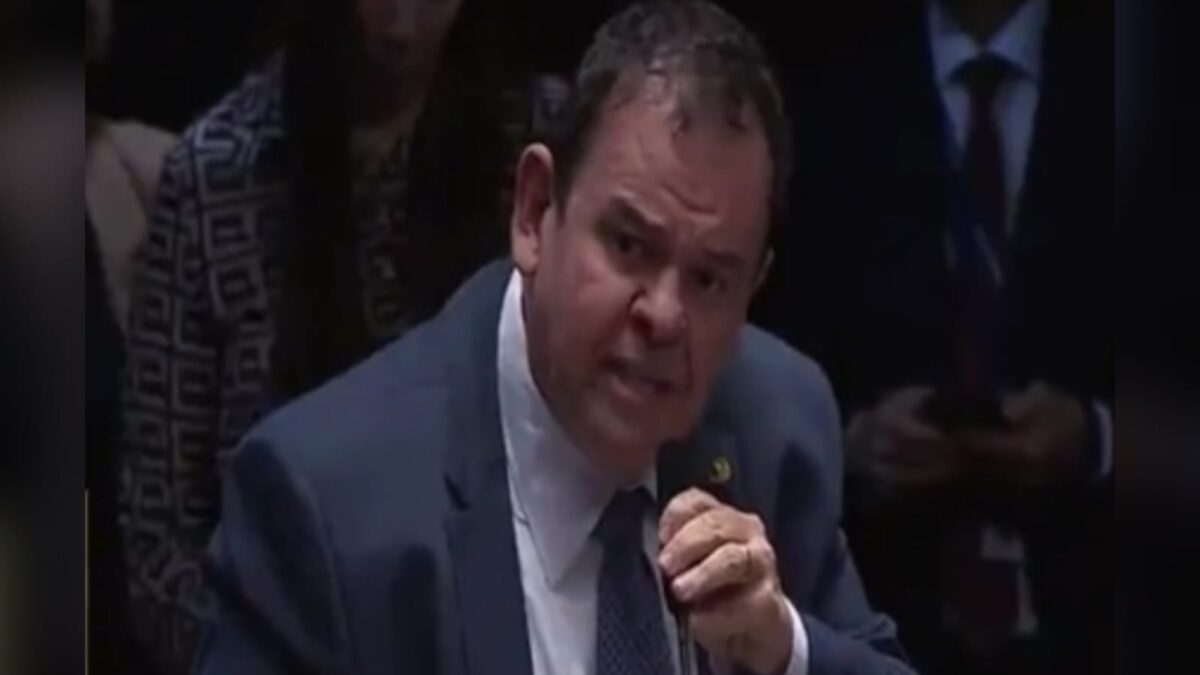 VÍDEO: André Amaral detona Daniella Ribeiro, após acusações a Veneziano, e diz que "roupa suja se lava em casa" André Amaral. (foto: reprodução/TV Senado)