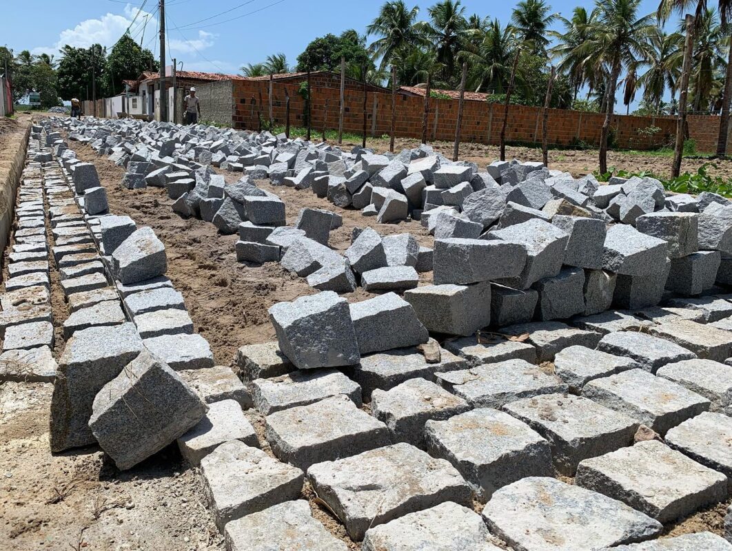 Prefeitura de Sapé vai gastar mais de R$ 1 milhão com pavimentação de paralelepípedo em 10 ruas Prefeitura de Sapé vai gastar mais de R$ 1 milhão com pavimentação de paralelepípedo em 10 ruas
