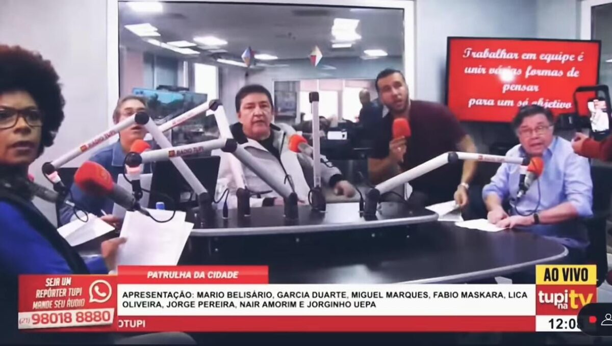 VÍDEO: operador de rádio passa mal e morre durante jornal ao vivo vídeo, operador, morre