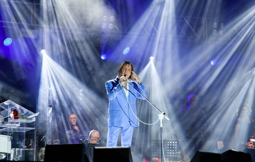 VÍDEO: Roberto Carlos perde a paciência e ameaça parar show no Recife Roberto Carlos