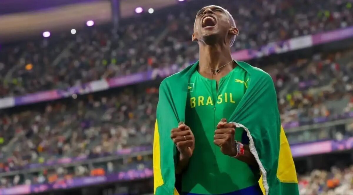 Alison dos Santos conquista bronze nos 400m com barreiras em Paris Alison