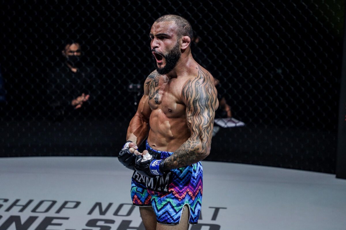 John Lineker projeta estreia no muay thai, mas garante foco no MMA: "Ser campeão de novo" John Lineker projeta estreia no muay thai, mas garante foco no MMA: "Ser campeão de novo"