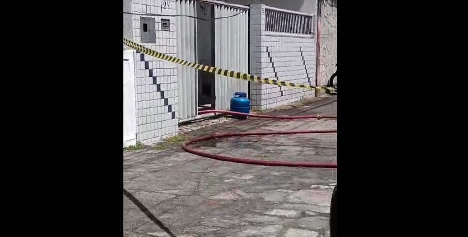 Incêndio atinge casa em João Pessoa e homem é encontrado morto no imóvel Incêndio atinge casa em João Pessoa e homem é encontrado morto no imóvel