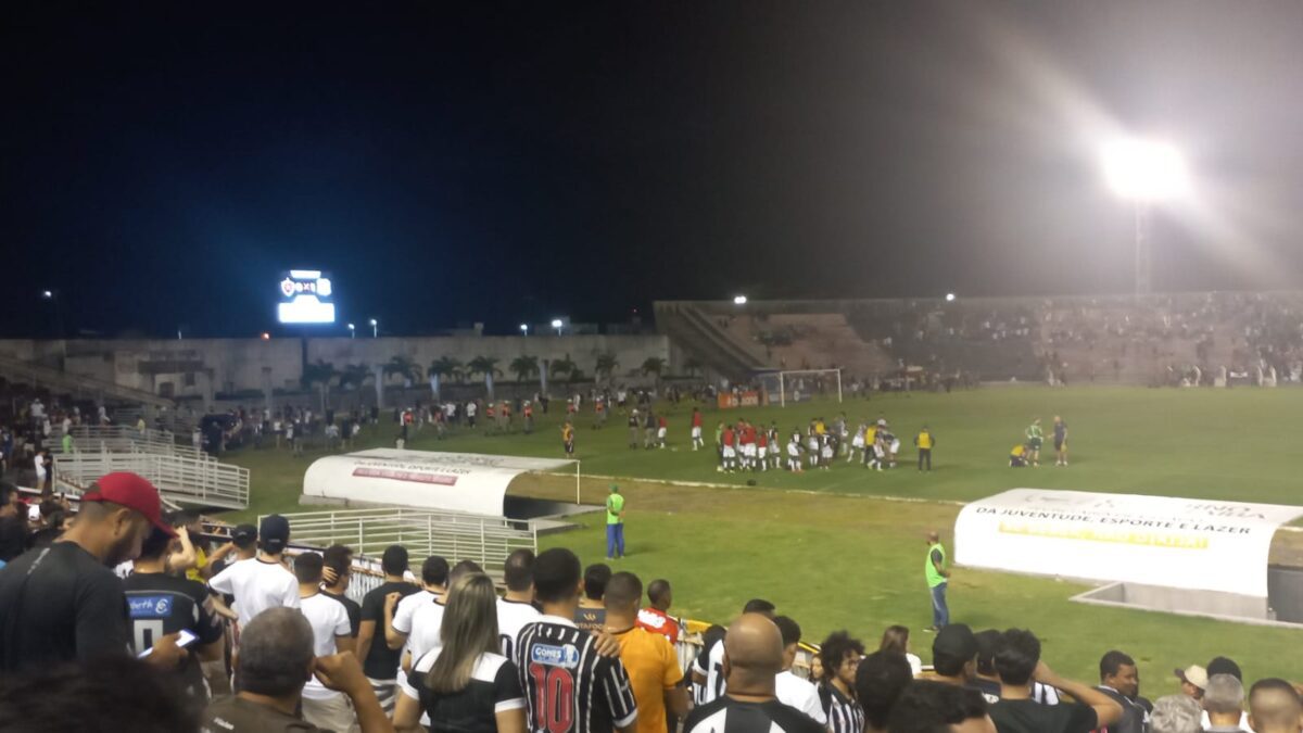 Botafogo-PB repudia ação da PM com gás de pimenta no Almeidão confusão, torcedores, botafogo-pb, figueirense