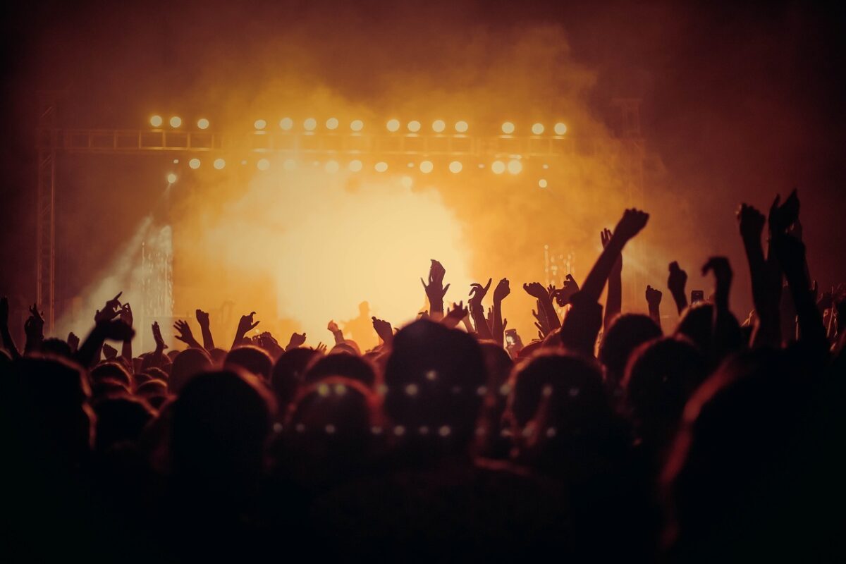 Município na Paraíba com 8 mil habitantes desembolsa R$ 100 mil com show show eleições município paraíba gado bravo barra de santana