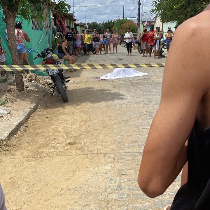 Candidato a vereador de Itatuba e seu filho são assassinados a tiros Candidato a vereador Itatuba e seu filho são assassinado a tiros