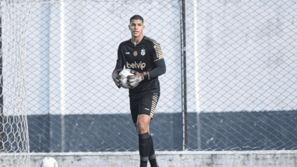 Treze renova com goleiro.