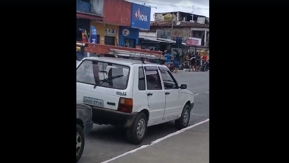 Assaltante morre e outro fica ferido após dono de loja de celulares reagir a assalto em Santa Rita assalto, loja, tibiri, santa rita, assalante morre