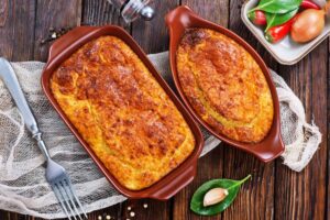 Receita deliciosa de Escondidinho de linguiça, uma iguaria de boteco Receita deliciosa de Escondidinho de linguiça, uma iguaria de boteco